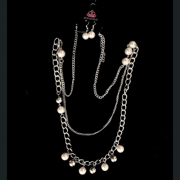 paparazzi Jewelry - Paparazzi Silver Necklace with White Accents